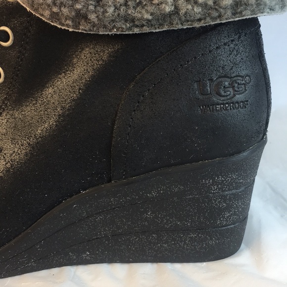 Ugg Zea Booties wedge lace up size 7 fur collar - Picture 5 of 8